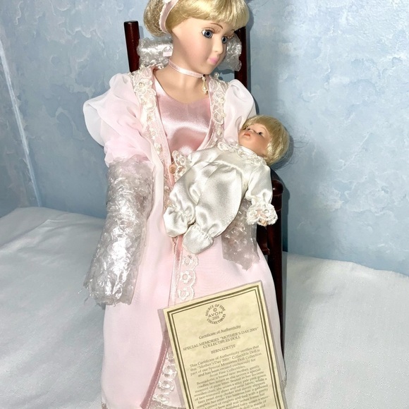 Avon Special Memories Mother's Day Porcelain Doll Bernadette, 2001 NWOB - Picture 6 of 8